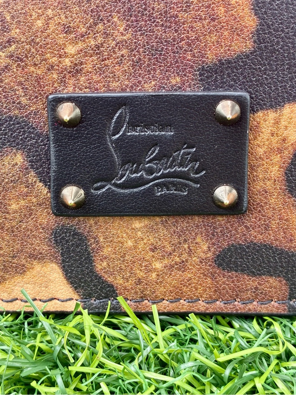 CHRISTIAN LOUBOUTIN LARGE CABATA LEATHER TOTE SPIKES BROWN WITH POUCH SET NEW - Picture 16 of 16